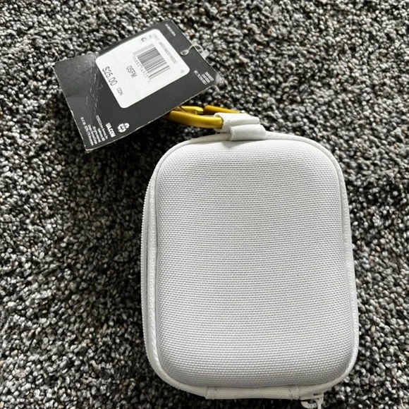 Brand new with tags Under Armour micro case - Picture 2 of 3